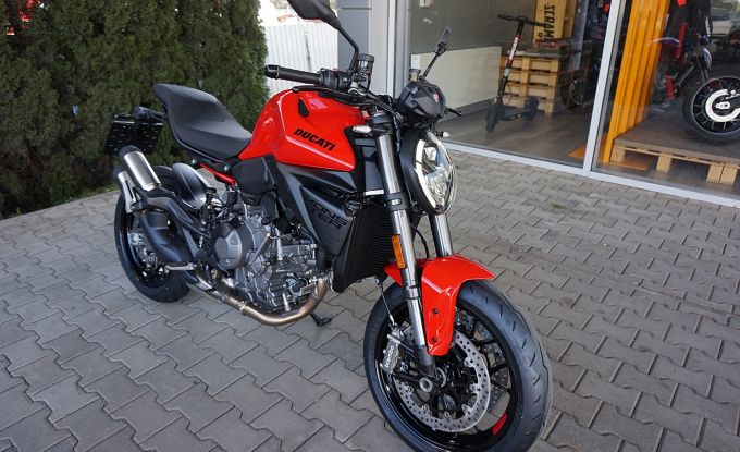 Ducati Monster 896