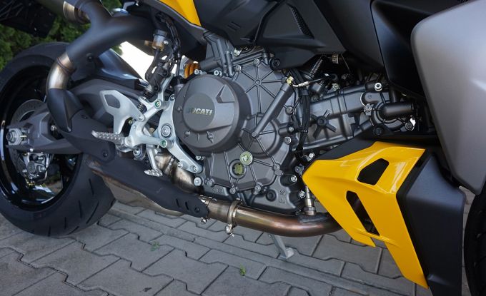 Ducati Streetfighter V2S Yellov + Termignoni