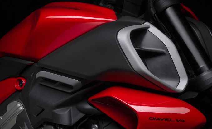 Diavel V4